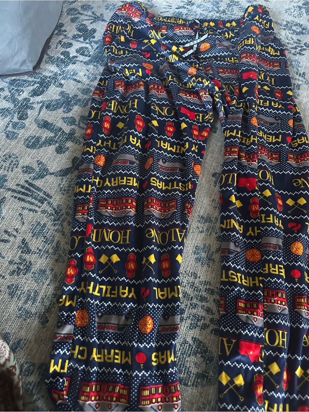 Aeropostale Home Alone Holiday Print Lounge Pants